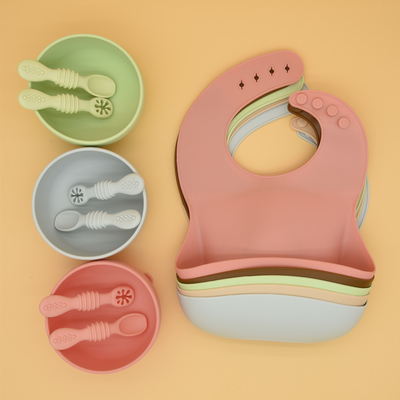 Corredo d'alimentazione BPA del bambino molle impermeabile su ordinazione del silicone dell'OEM liberamente